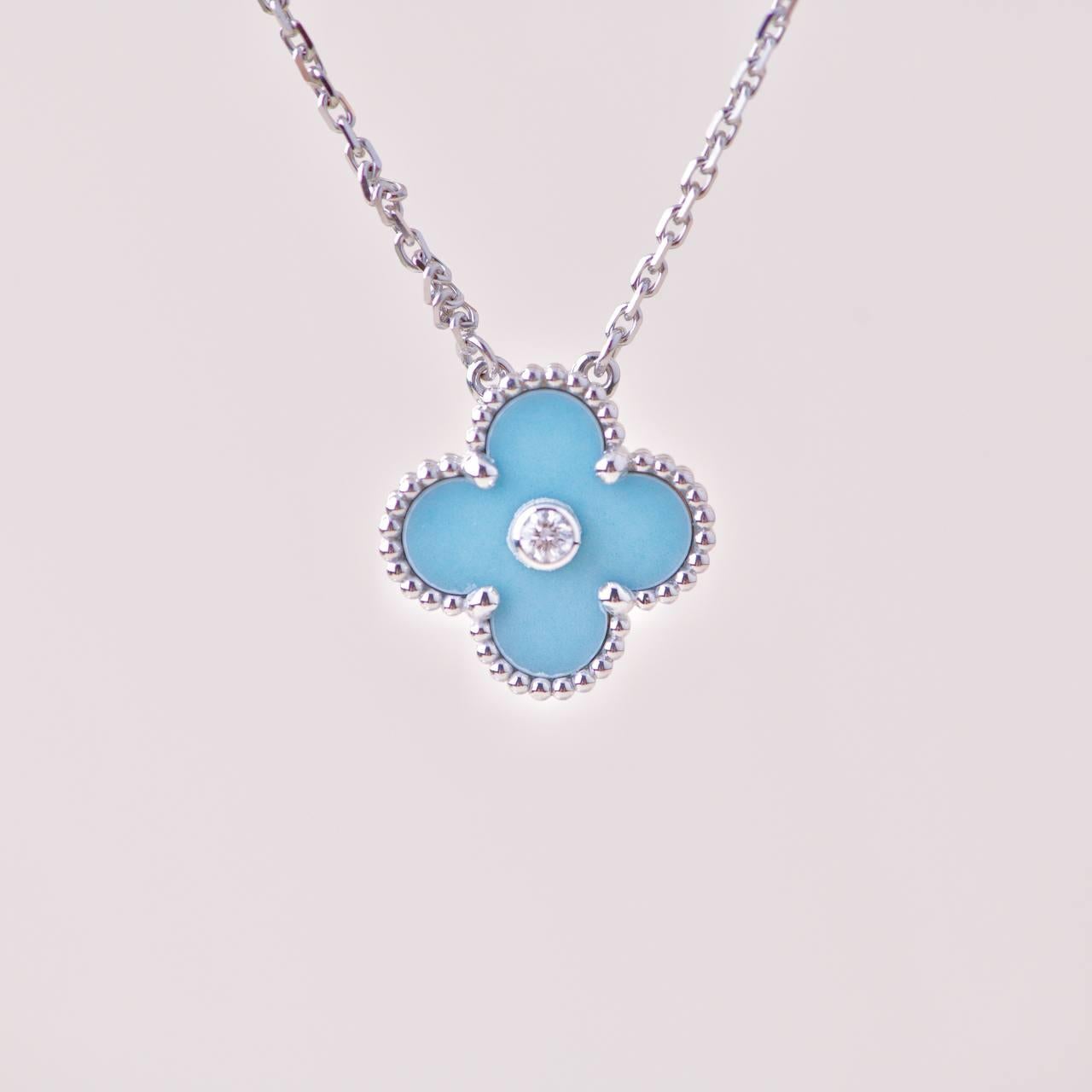 Van Cleef Vintage Alhambra Diamant Celadon Sèvres Porcelaine 2022 Holiday Pendentif Excellent état à Banbury, GB