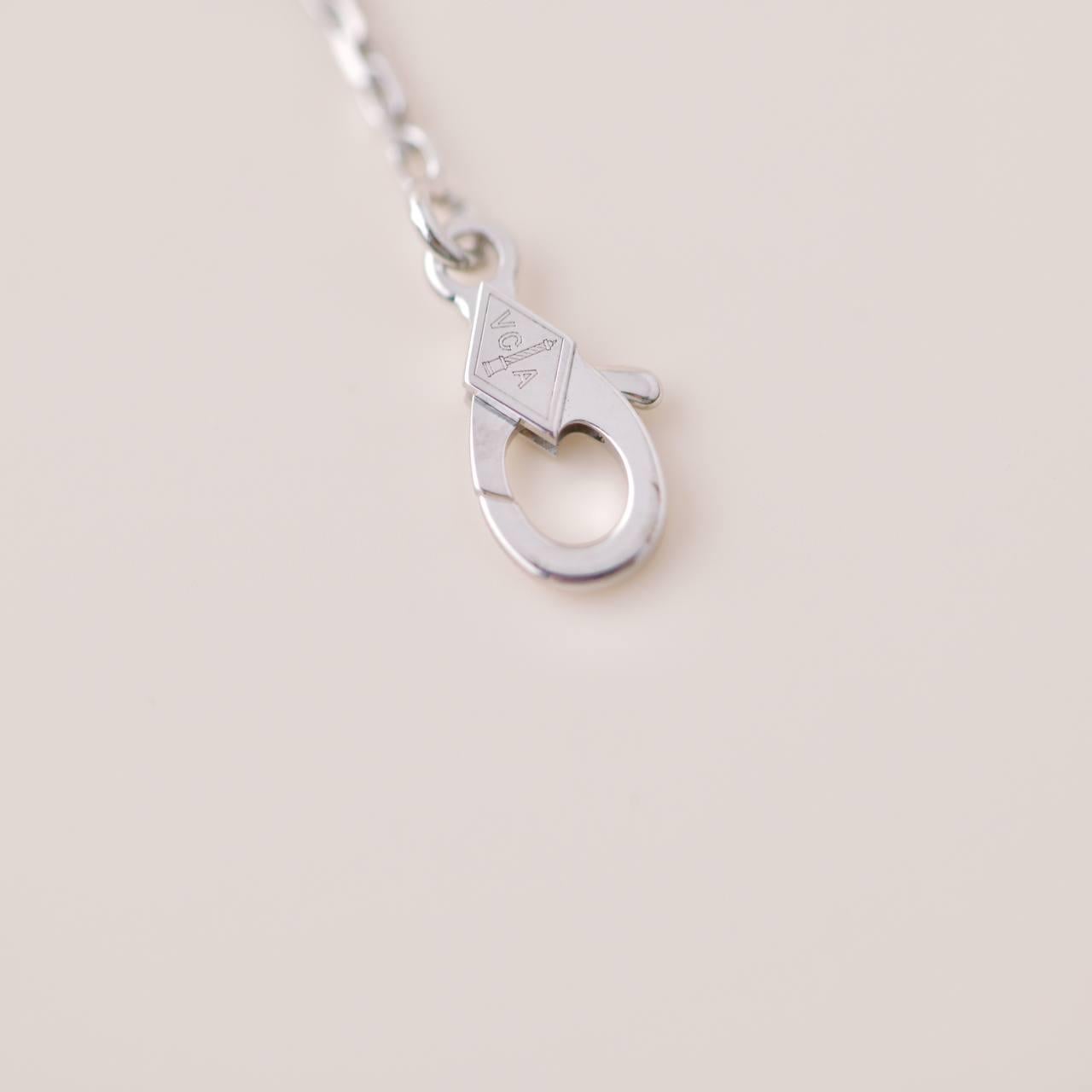 Van Cleef Vintage Alhambra Diamant Celadon Sèvres Porcelaine 2022 Holiday Pendentif 3