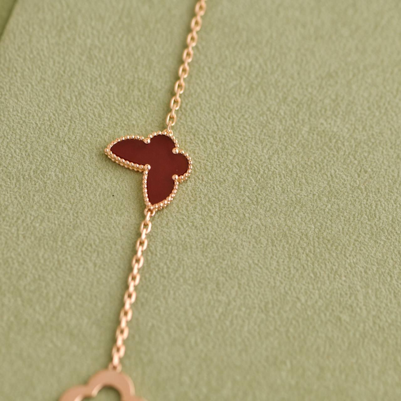 Women's or Men's Van Cleef & Arpels Limited Carnelian Rose Gold Lucky Byzantine Alhambra Necklace