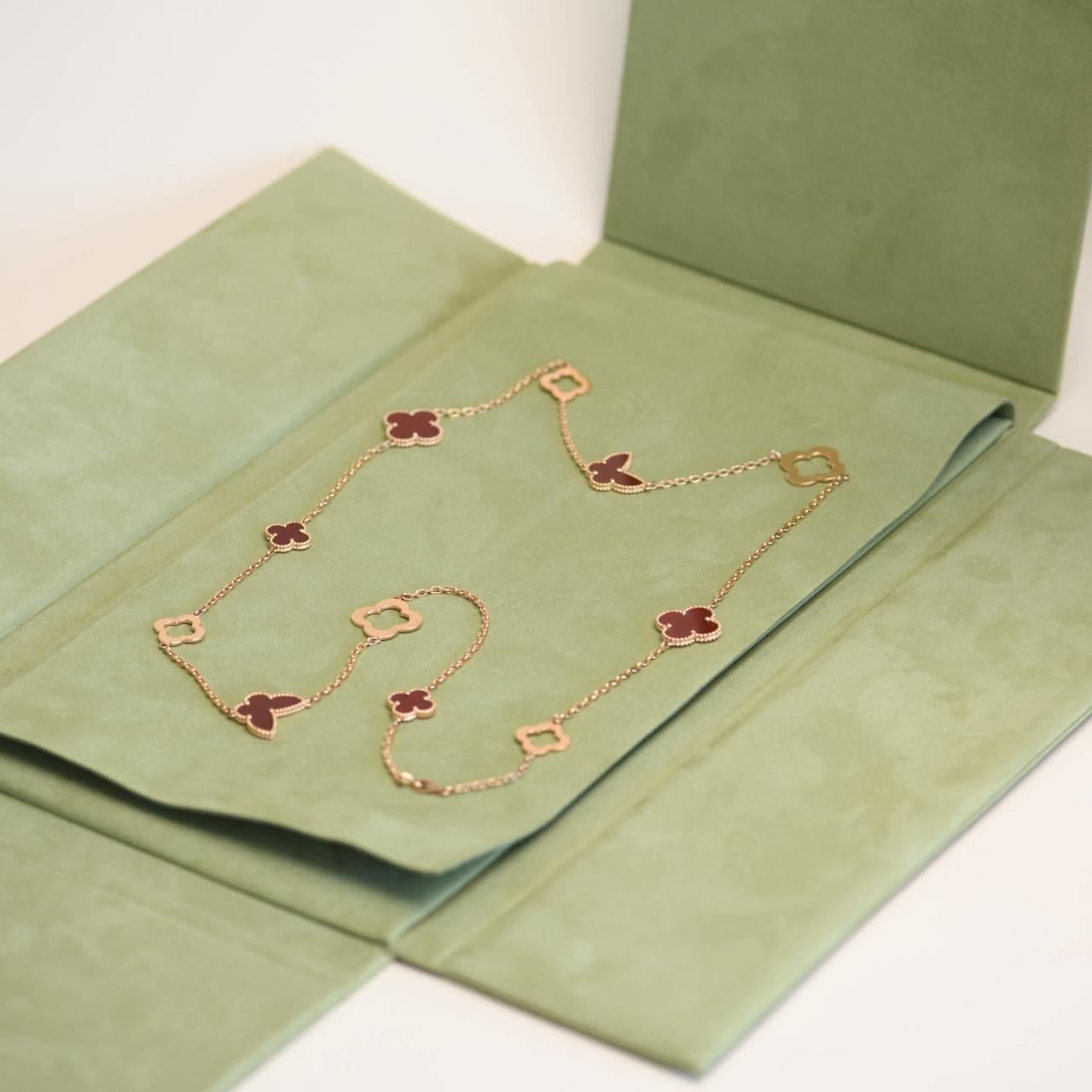 Van Cleef & Arpels Limited Carnelian Rose Gold Lucky Byzantine Alhambra Necklace In Excellent Condition In Banbury, GB