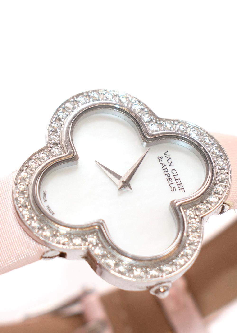 Van Cleef Alhambra-Uhr aus Weißgold, Diamanten und Perlmutt, Modell Damen im Angebot
