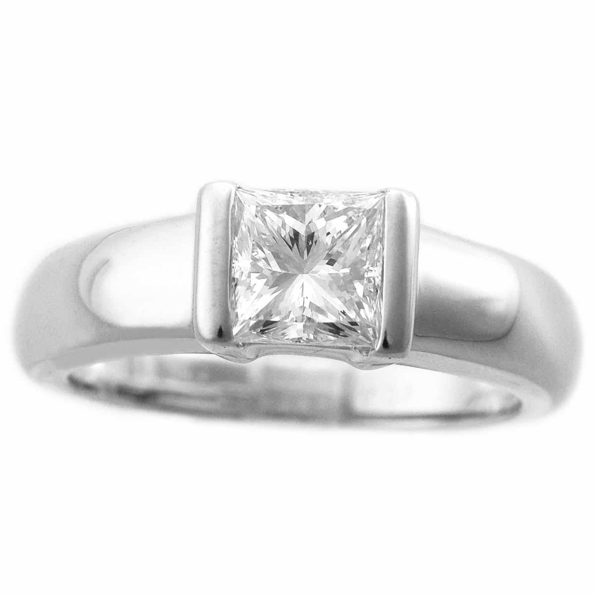 Brand:Van Cleef&Arpels
Name:Diamond Solitaire ring
Material:1P diamond (1.04ct D-VVS2), 750 K18 WG white gold
Weight:6.2g（Approx)
Ring size:British & Australian:M  /   US & Canada:6 /  French & Russian:52 /  German:16 1/2 /  Japanese:  12 /Swiss: 12