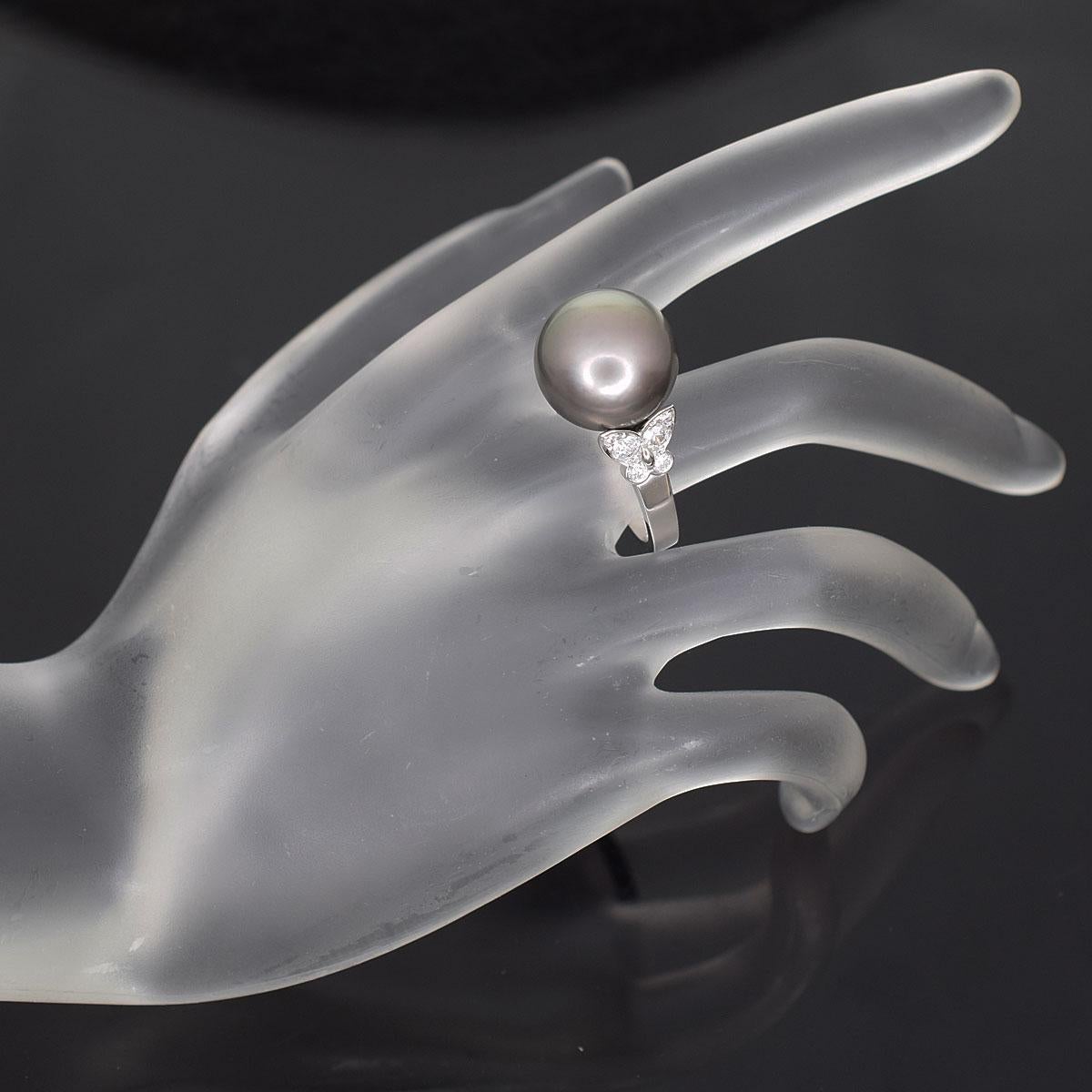 Van Cleef & Arpels Black Pearl Diamond 18 Karat White Gold Perle Papillons Ring 1