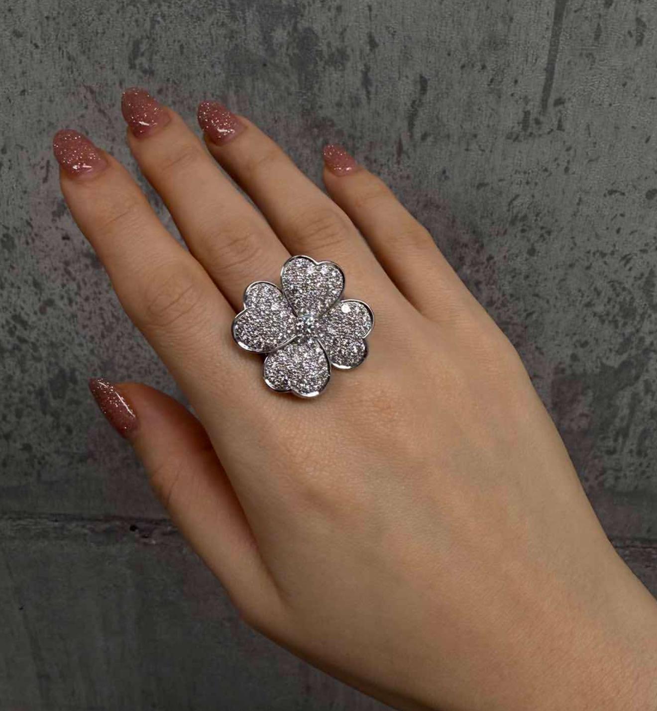 Van Cleef&Arpels D0.36ct 93P D3.26ct 18K White Gold Cosmos Large Model Ring For Sale 4