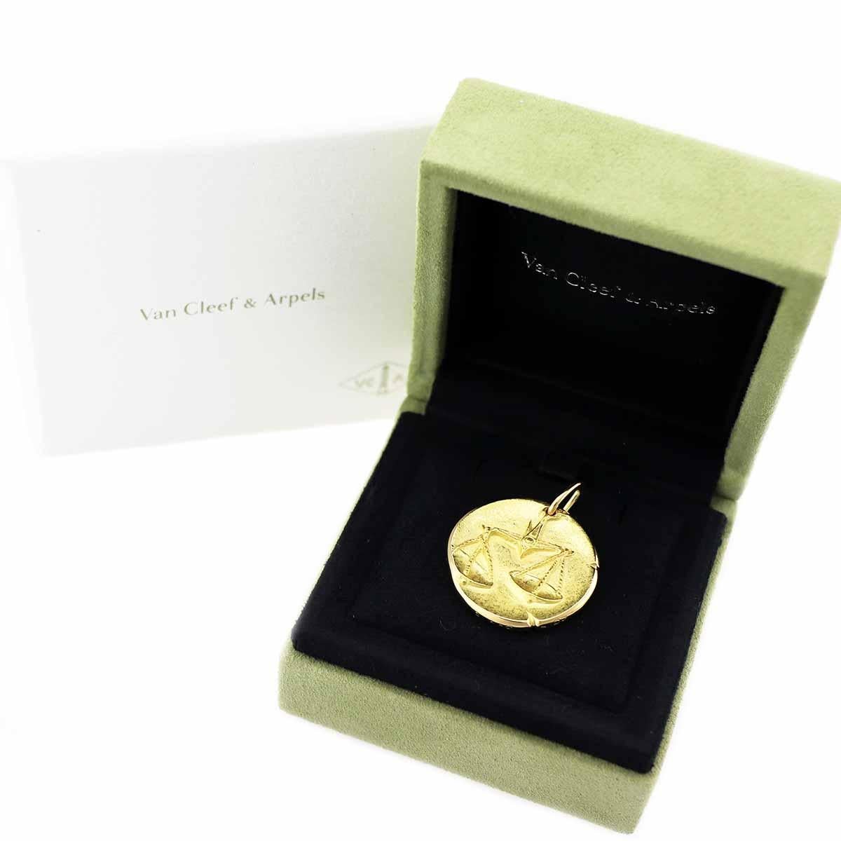 Van Cleef & Arpels Vintage Zodiac Charm Coin Pendant Libra 18 Kt Yellow Gold 1