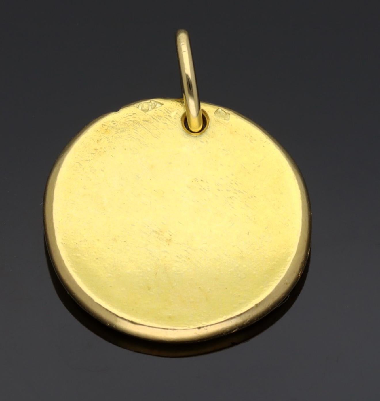 Van Cleef & Arpels Medalla del zodiaco Cáncer Mini dije de oro amarillo de 18 quilates en venta 6