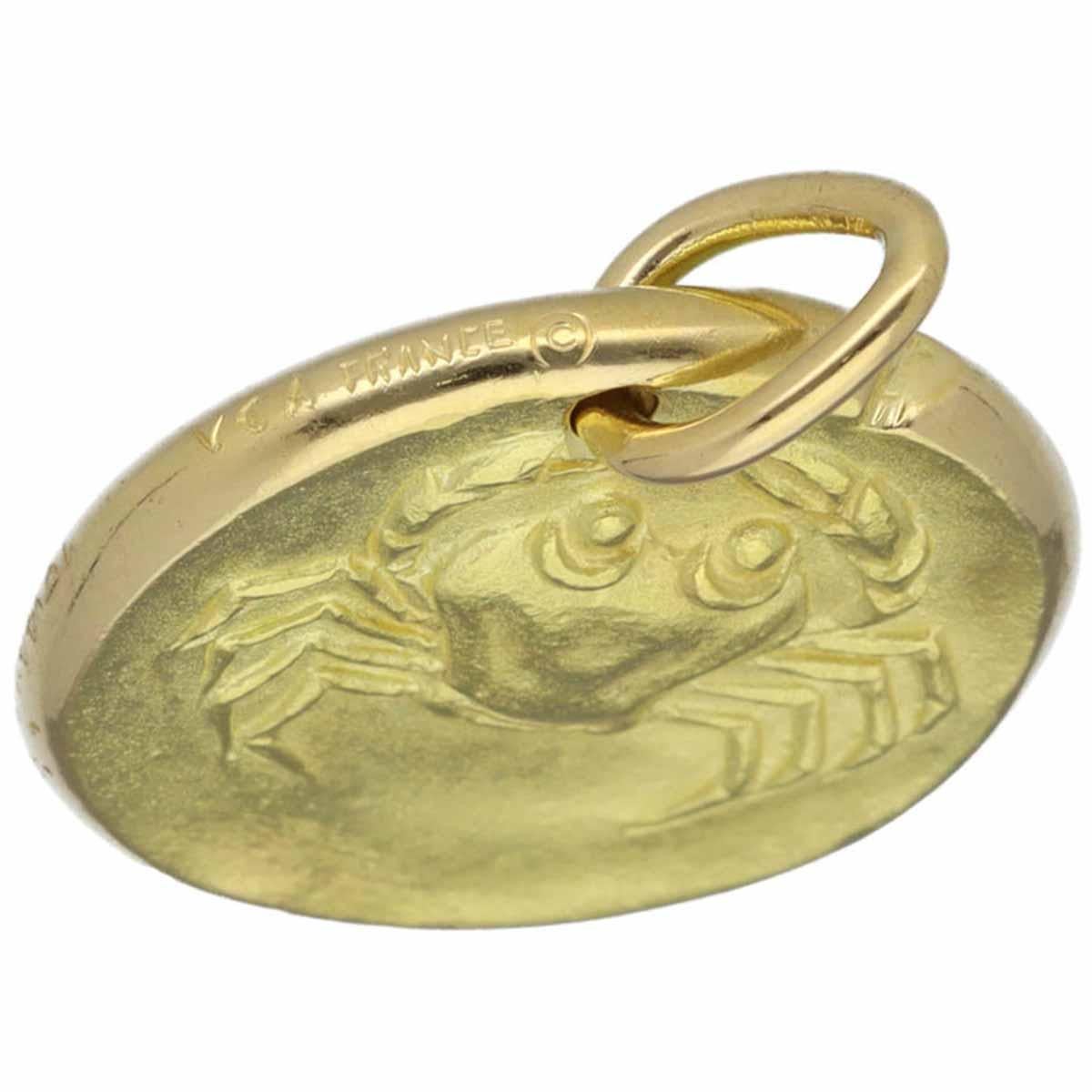 Women's or Men's Van Cleef&Arpels Zodiac Medal Cancer Mini Charm 18K Yellow Gold For Sale