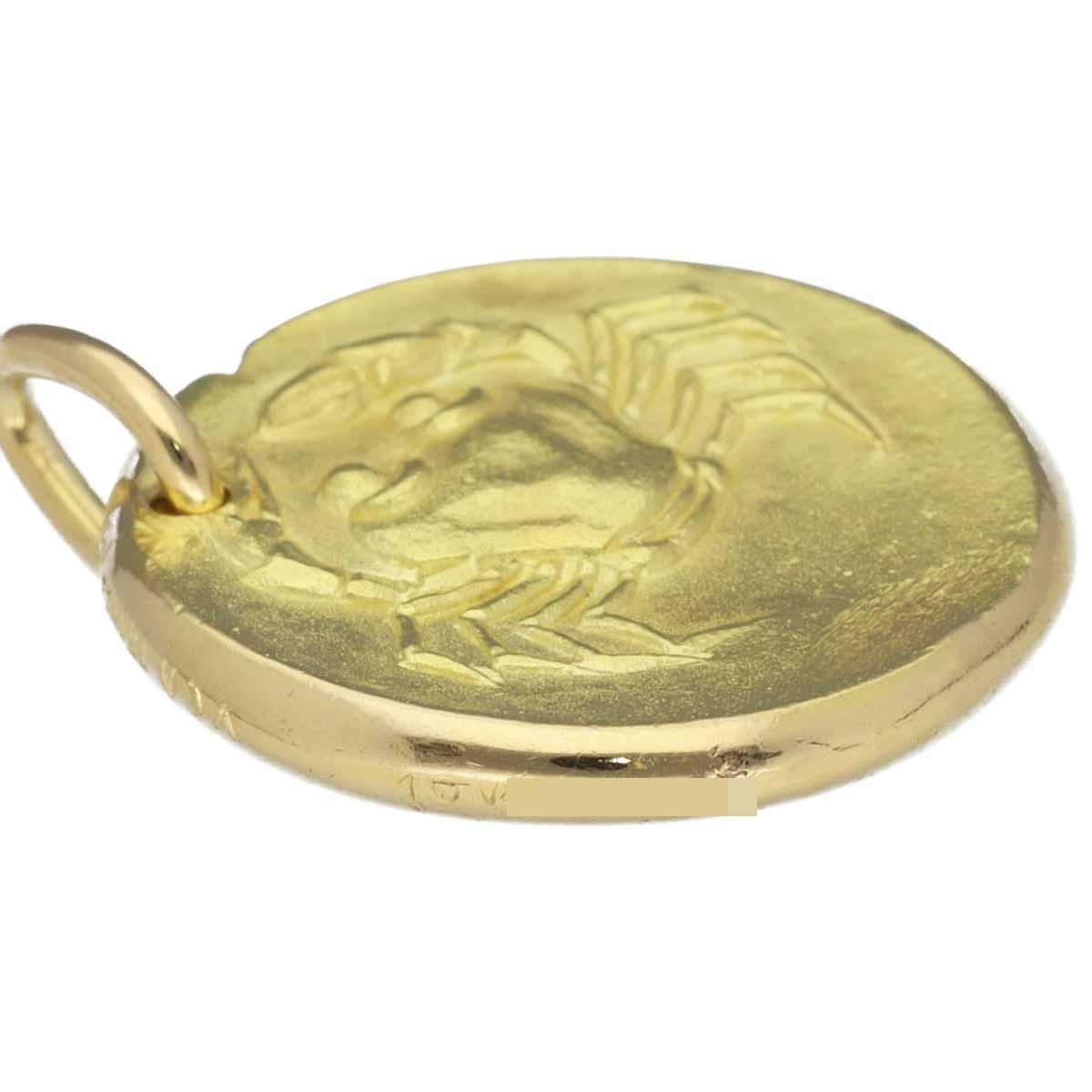 Van Cleef&Arpels Zodiac Medal Cancer Mini Charm 18K Yellow Gold For Sale 1