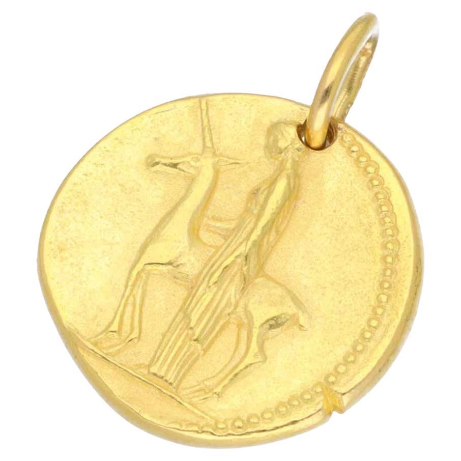Van Cleef & Arpels Zodiac Mini Medal Charm Virgo 18 Karat Yellow Gold