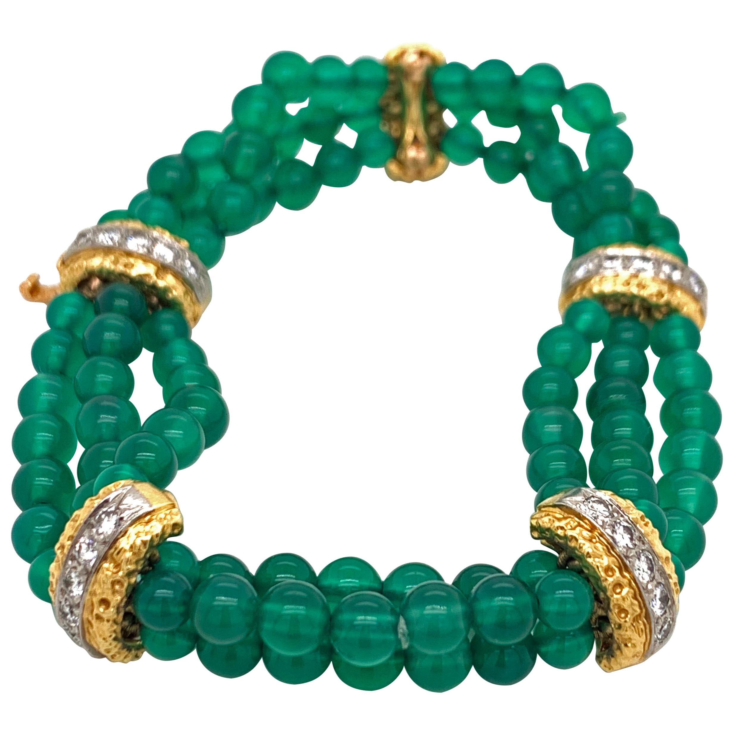 Van Cleefs & Arpels Bracelet de perles en or jaune 18 carats, calcédoine et diamants