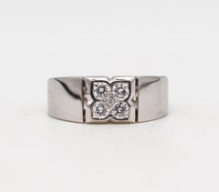 Van Cleefs & Arpels Paris Quatrefoil Ring in 18Kt White Gold with 5 VVS Diamonds