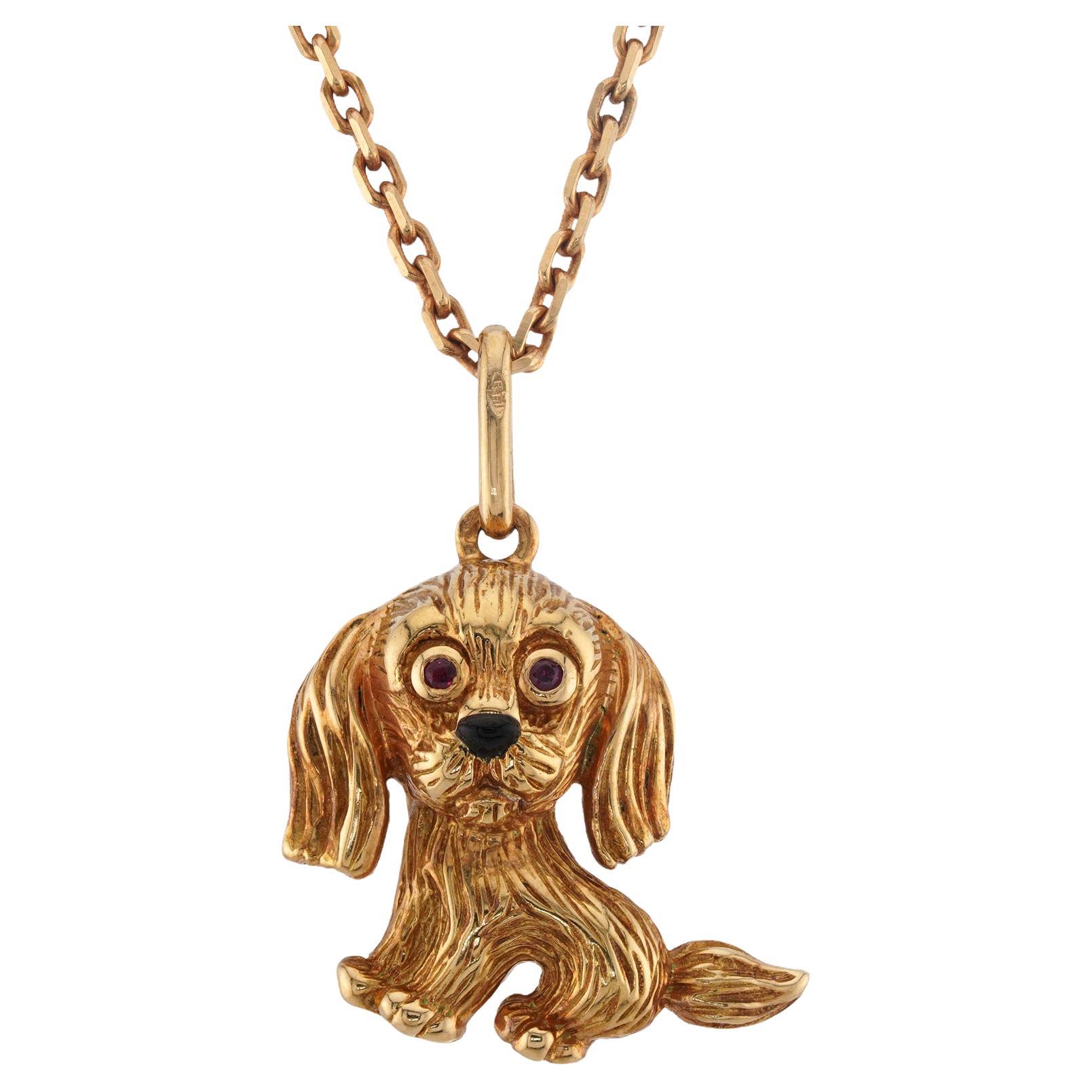 VAN CLEF & ARPELS Collana con ciondolo a forma di cane in oro giallo e smalto color rubino