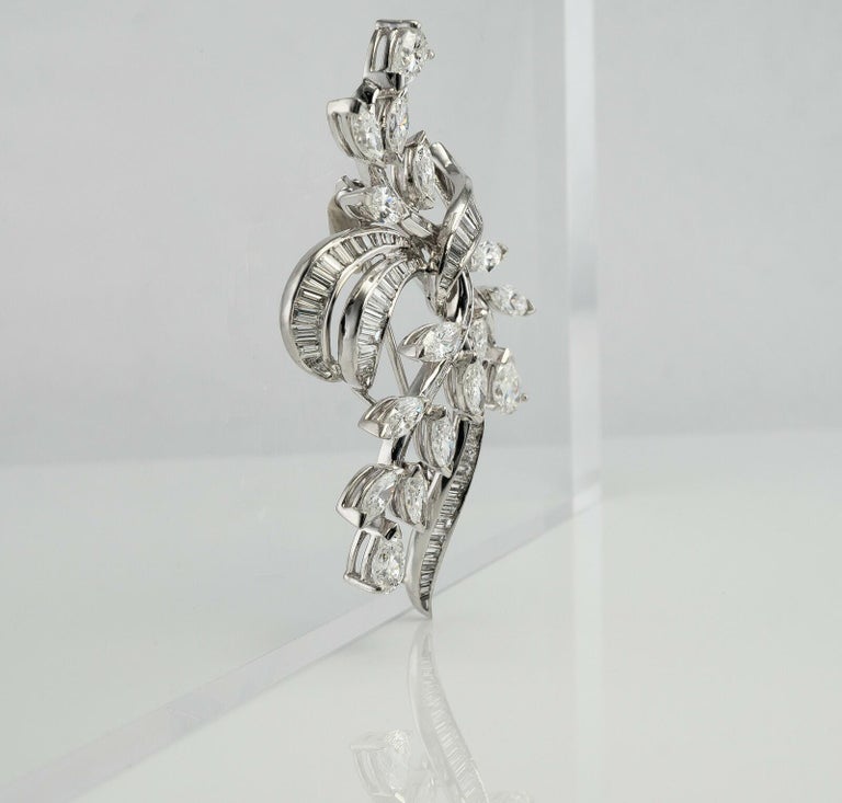 Elwood Van Clief DiamantBlumenanhänger aus Platin mit 7,56 TDW im