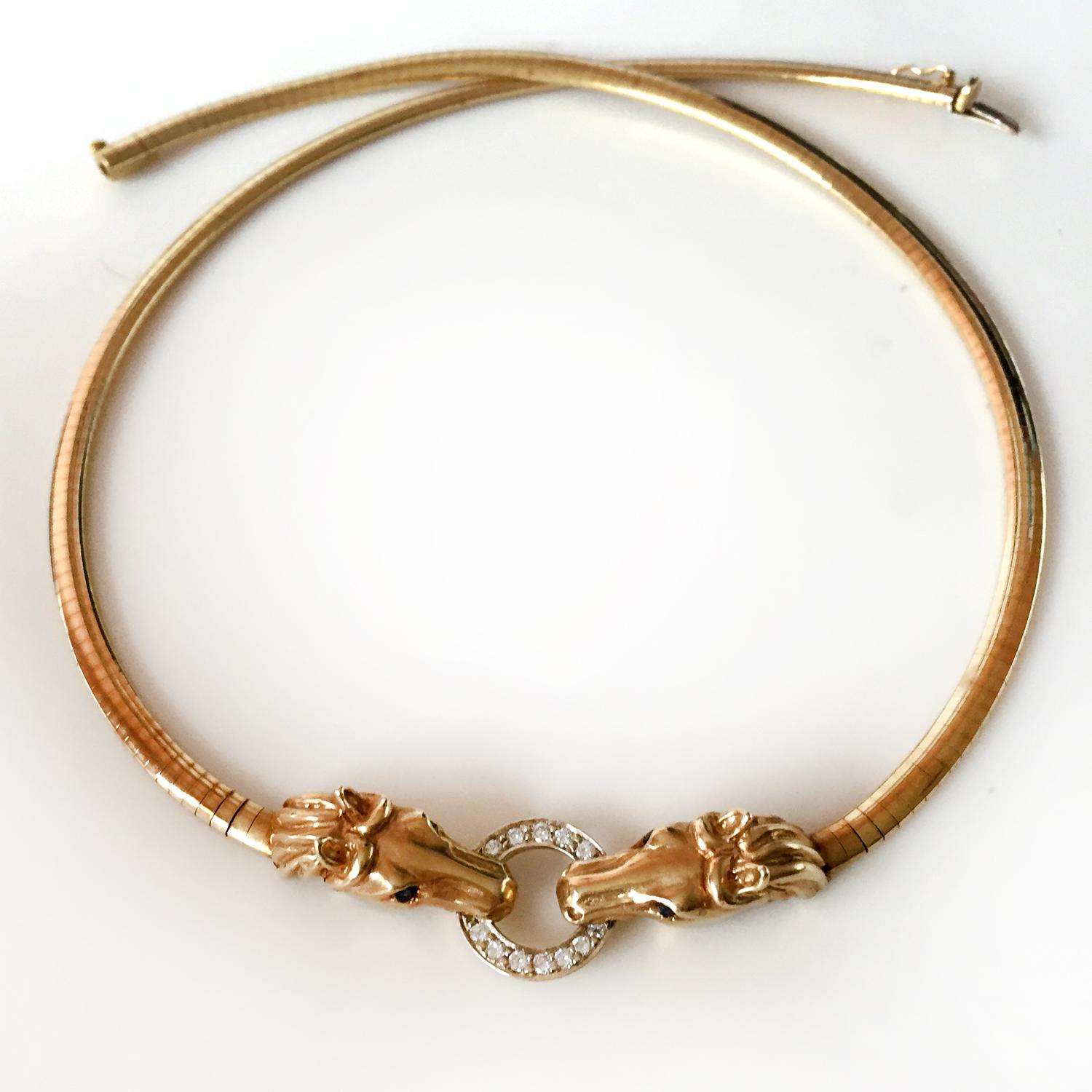 VAN DELL: 14k Gelbgold Diamant 2 Pferdeköpfe Omega Kette Halskette (Rundschliff) im Angebot