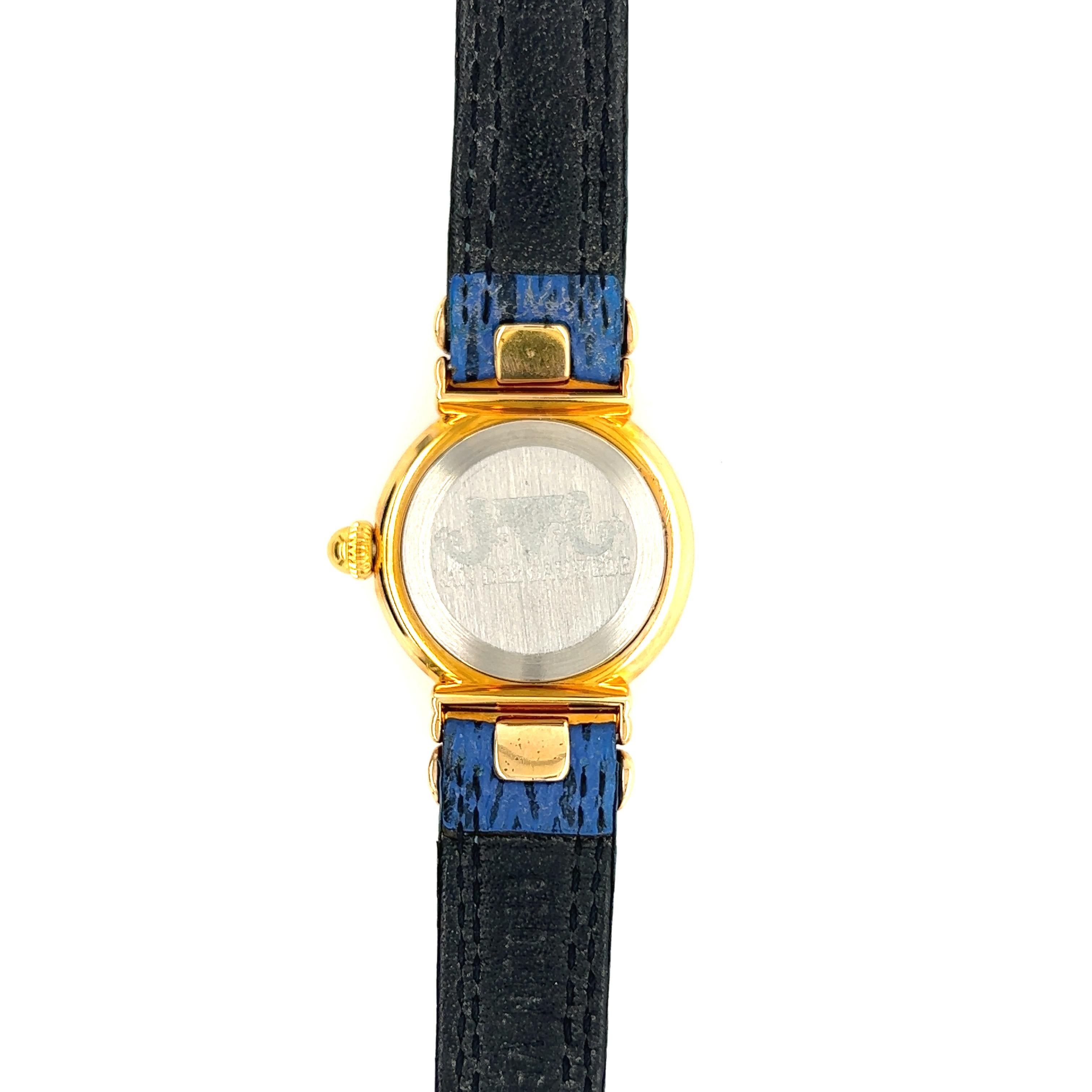 Van Der Bauwede Women's Watch, Swiss Made, Gold Plated Case

This women's wristwatch combines the charm of Art Deco with a contemporary aesthetic. The square gold-plated case is delicately adorned with geometric motifs reminiscent of the iconic Art
