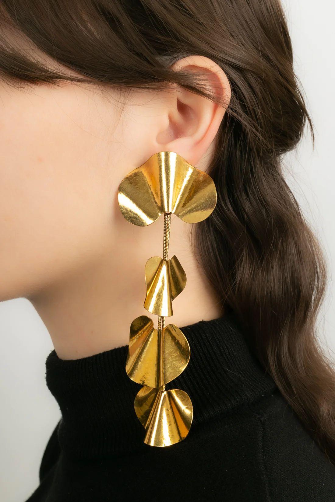 Van der Straeten Clip Earrings in Gold Metal 1