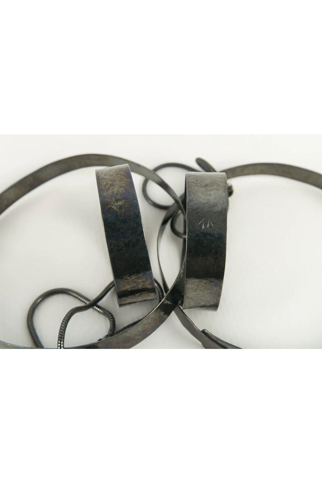 Van der Straeten Dunkelsilber-Metall-Ohrringe aus zwei Schlangengliedern (Künstler*in) im Angebot