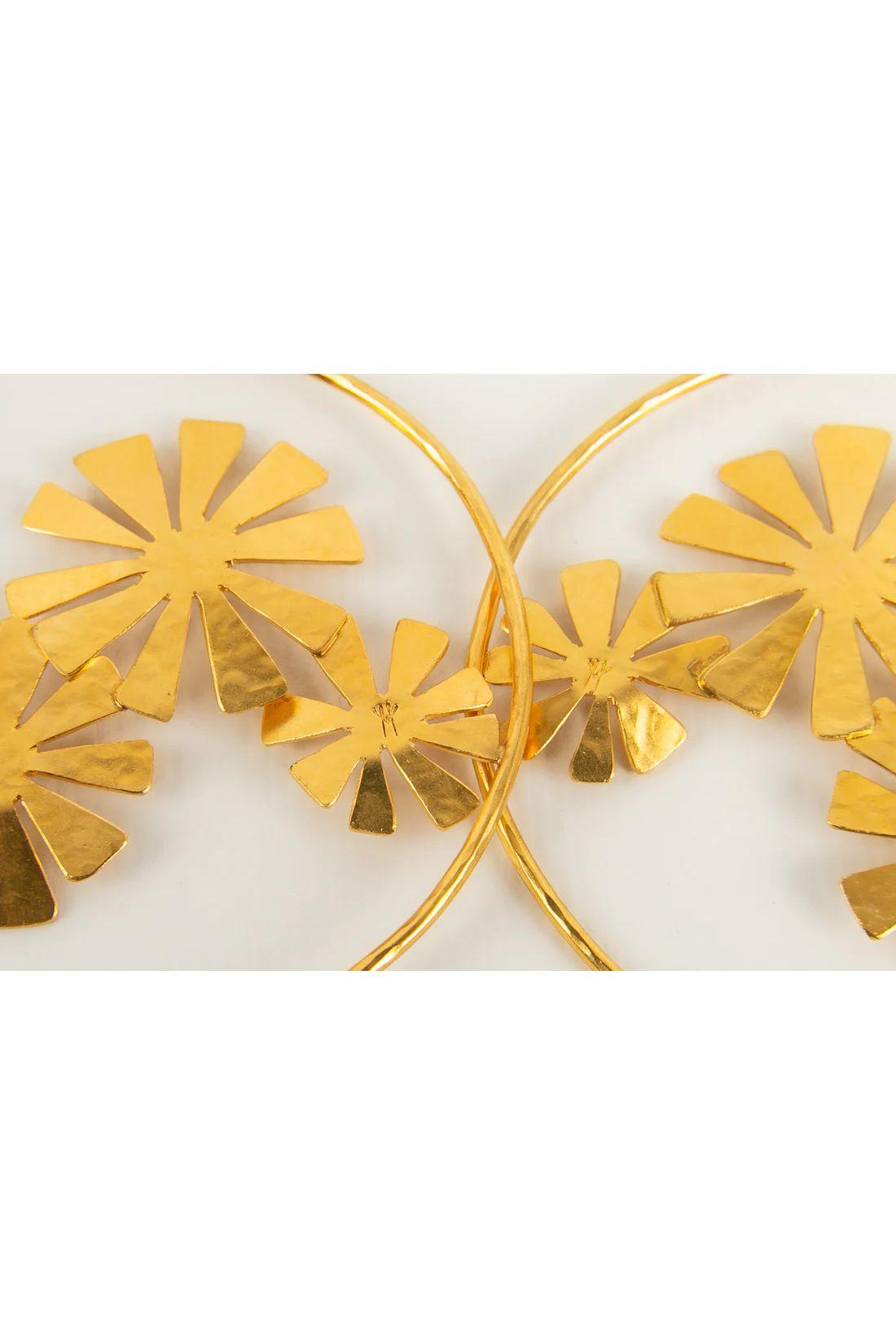 Women's Van der Straeten Gold metal Creoles Decorated with Monogrammed Daisies Earrings For Sale