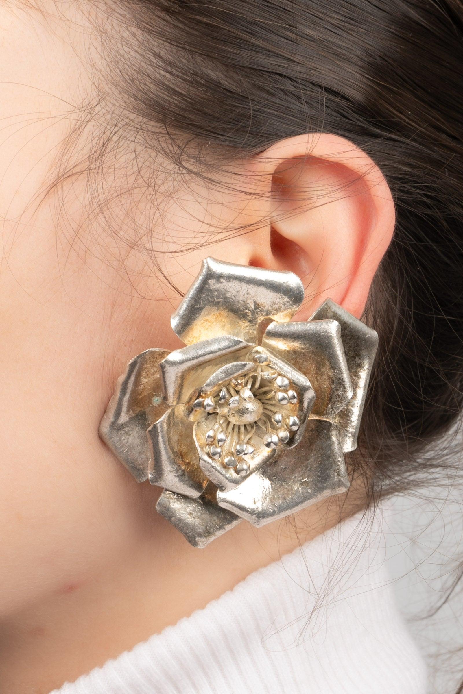 Van Der Straeten Silvery Jewelry Set of Brooch and Clip-on Earrings For Sale 4