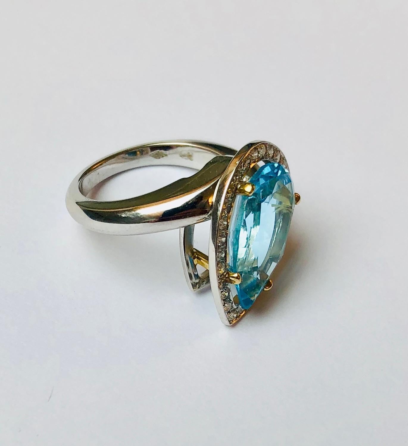 Van der Veken 18 Karat White Gold Blue Topaz and Diamond Statement Ring In New Condition For Sale In Antwerpen, BE