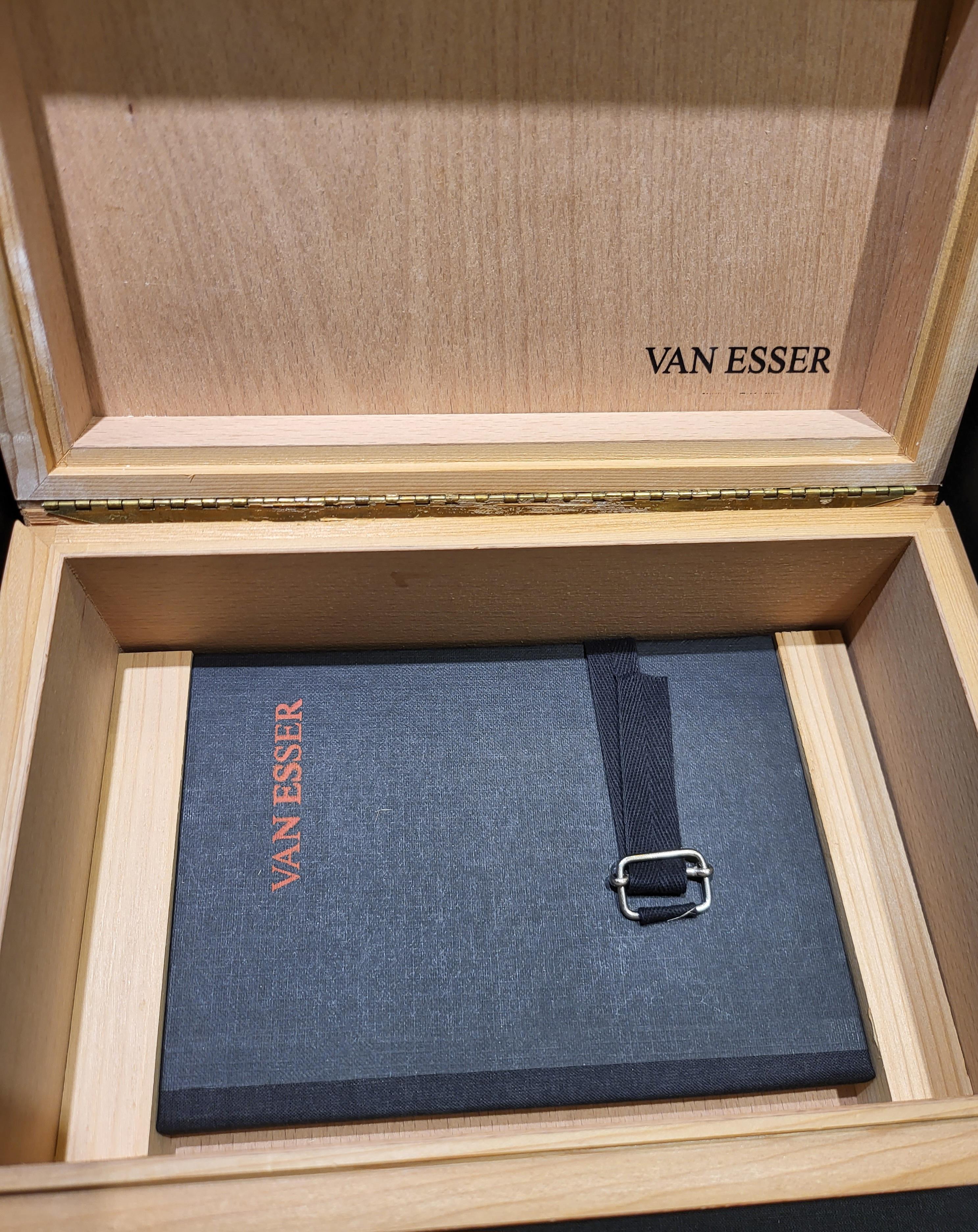 Van Esser Ein-Armbanduhr 18 Kt. Gold, wie neu mit Karton und Papieren für Damen oder Herren im Angebot