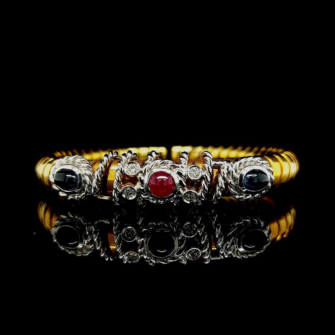 Beautiful Van Esser Flexible Bi Color gold bracelet with diamonds ,sapphires & ruby cabuchon.

Sapphire: 2 Cabochon sapphire : Ca. 1,3 ct

Ruby: 1 Cabochon Ruby : Ca. 0,5 ct

Diamonds: 4 diamonds : Ca. 0,2 ct

Material: 18 kt yellow and white