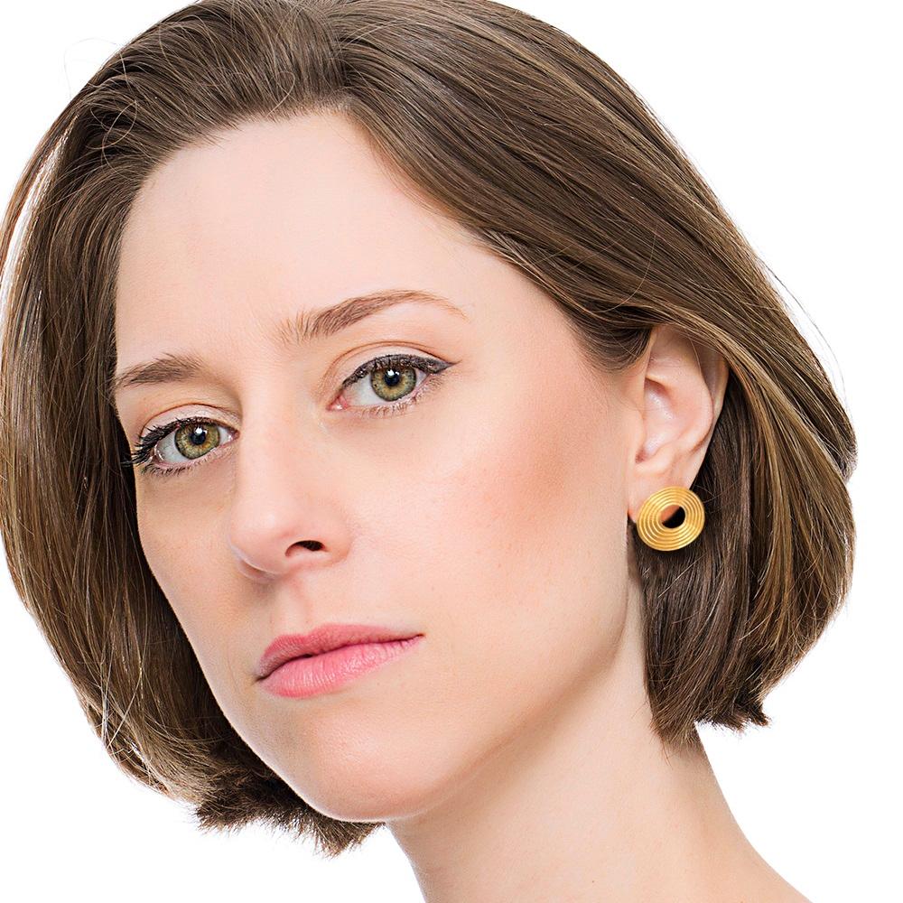 Einzigartiges Design auf Anfrage
Ohrringe
Gold 18K
Handgefertigt, polierte Oberfläche