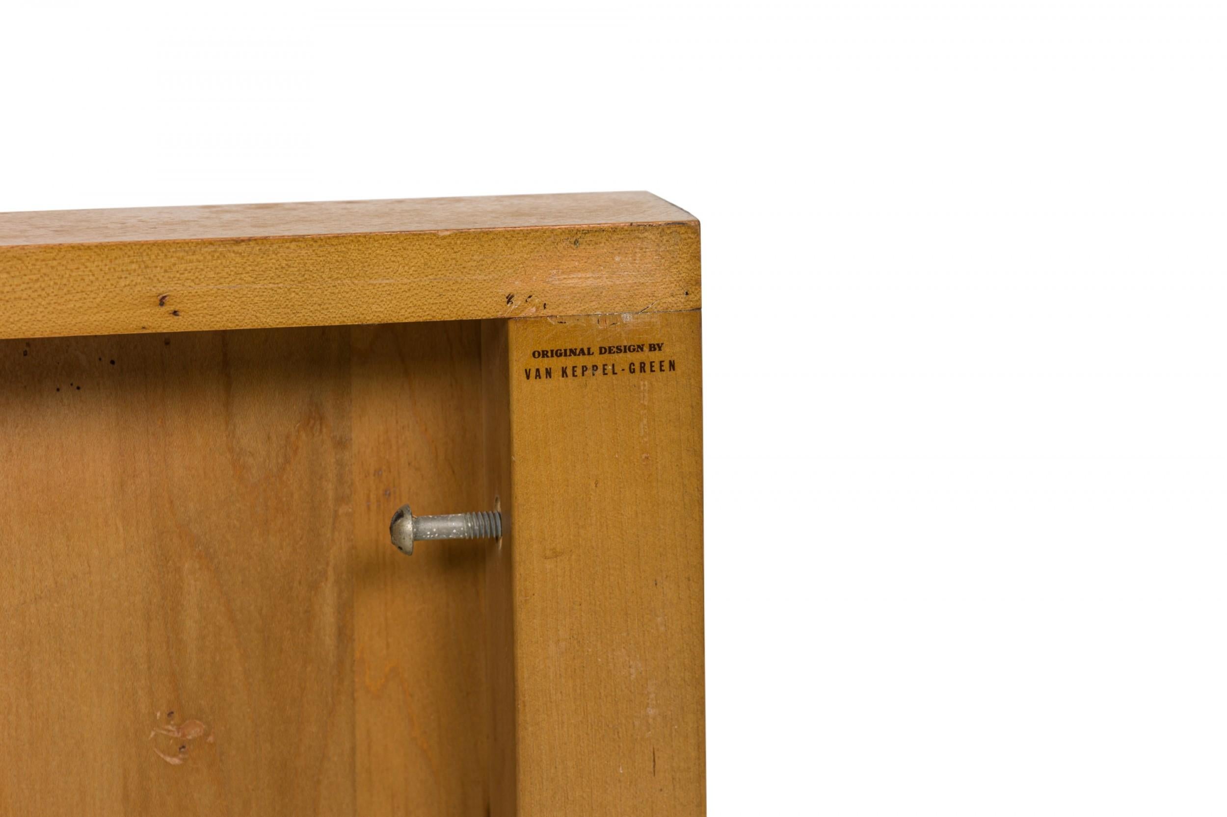 Van Keppel-Green Amerikanisches Mid-Century Kopfteil in voller Größe aus Holz im Angebot 4