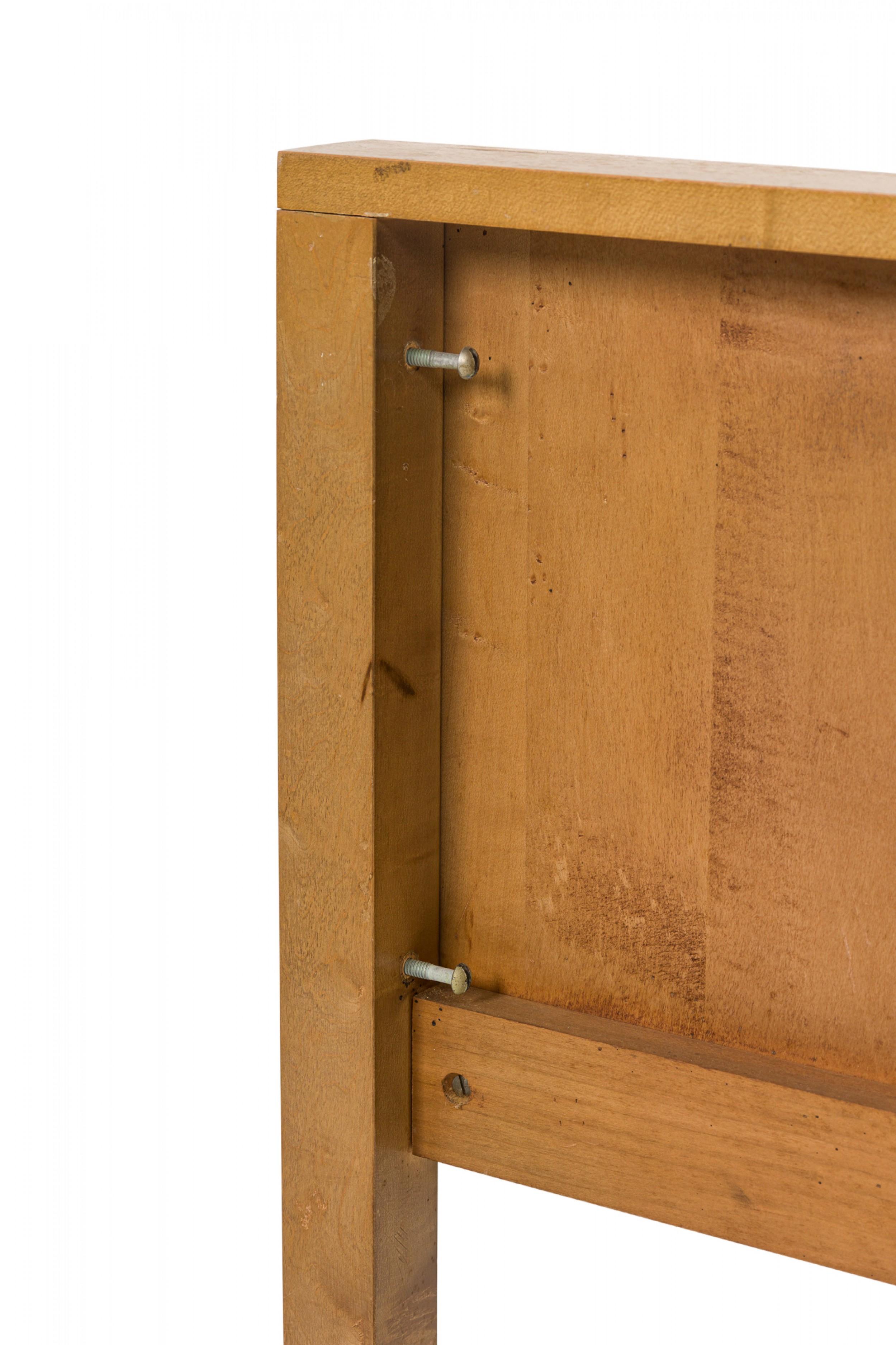 Van Keppel-Green Amerikanisches Mid-Century Kopfteil in voller Größe aus Holz im Angebot 6