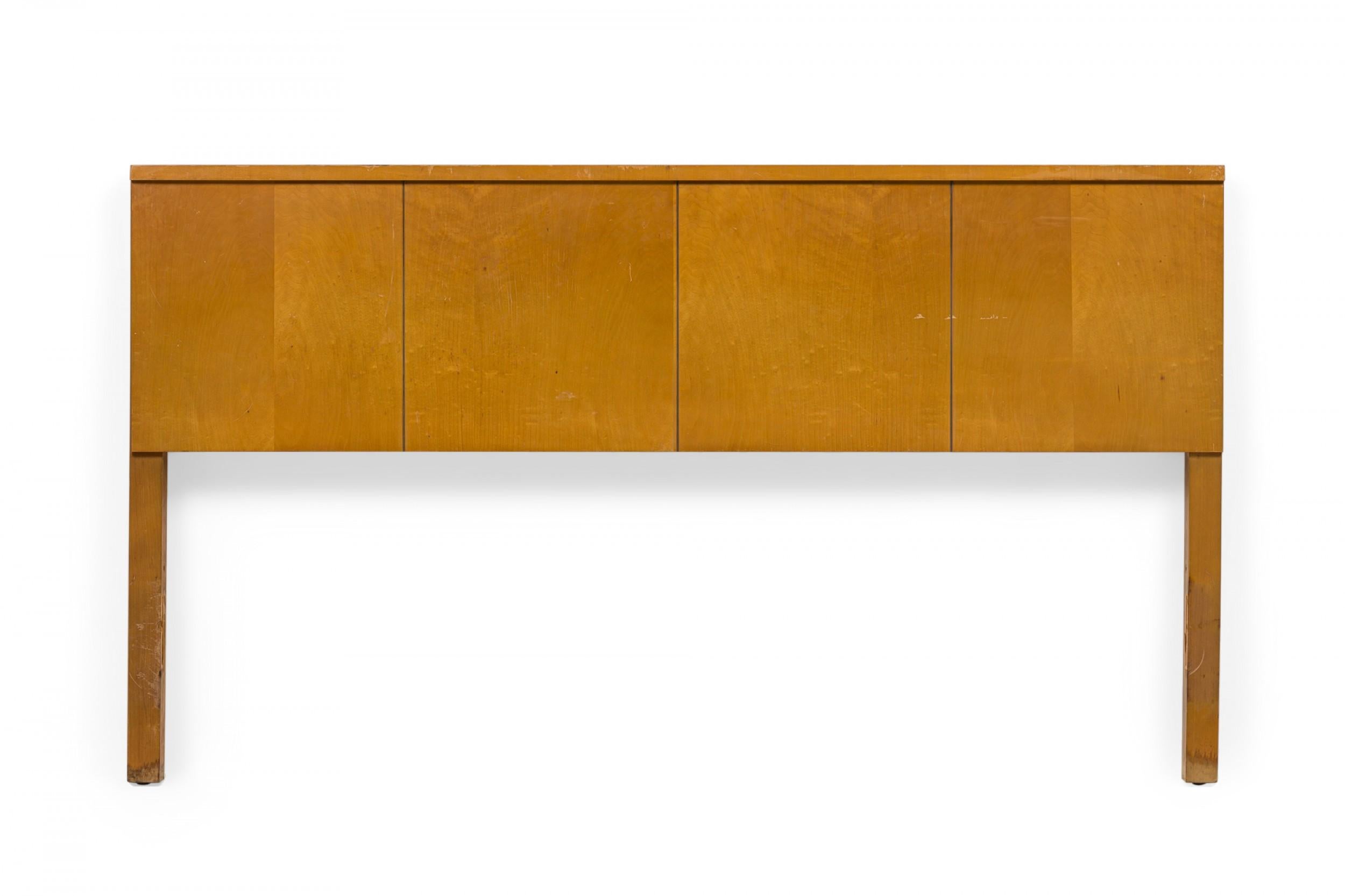 Van Keppel-Green Amerikanisches Mid-Century Kopfteil in voller Größe aus Holz (amerikanisch) im Angebot