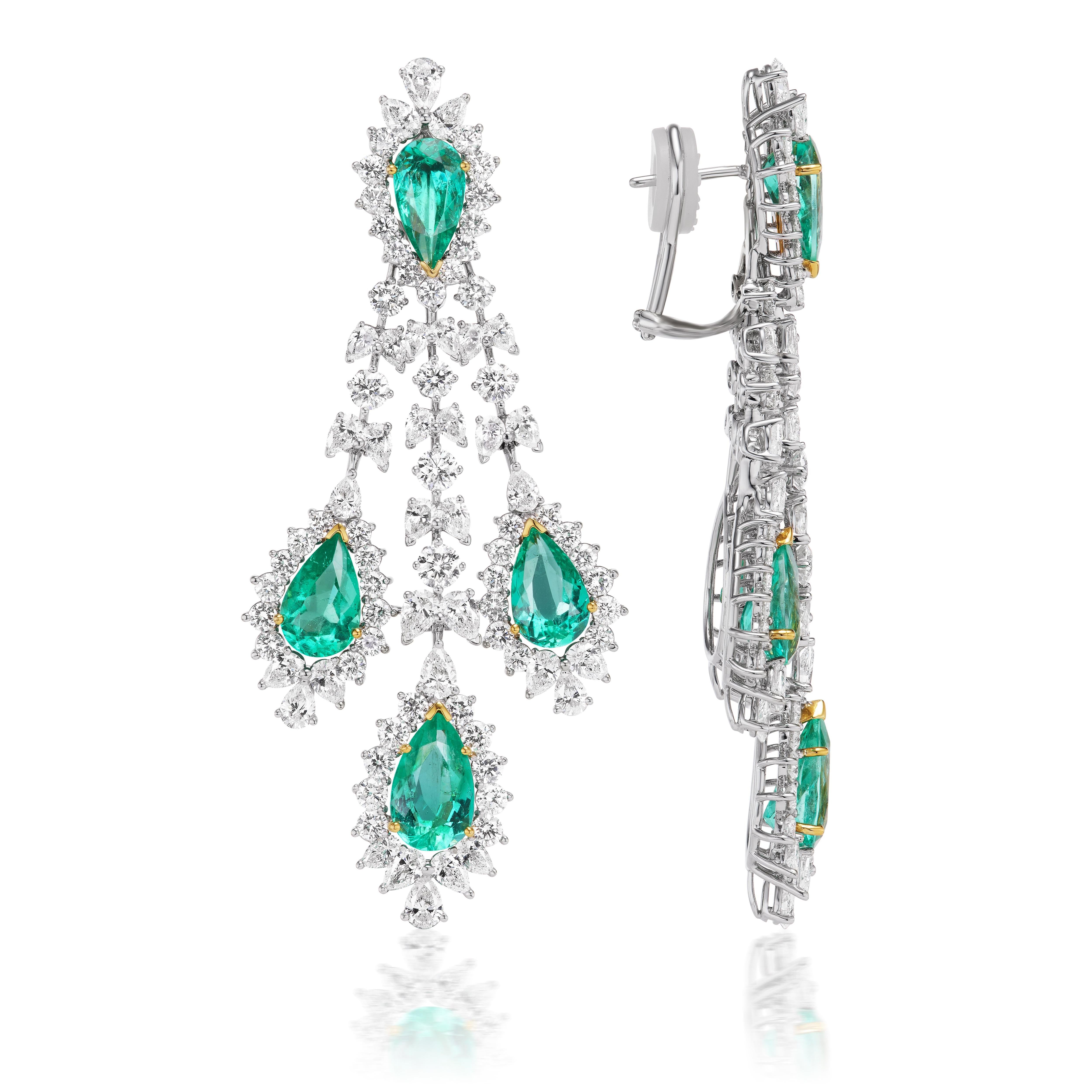Mixed Cut Van Necklace & Earrings Suite (220.66 ct Colombian Emeralds & Diamonds) in 18K For Sale