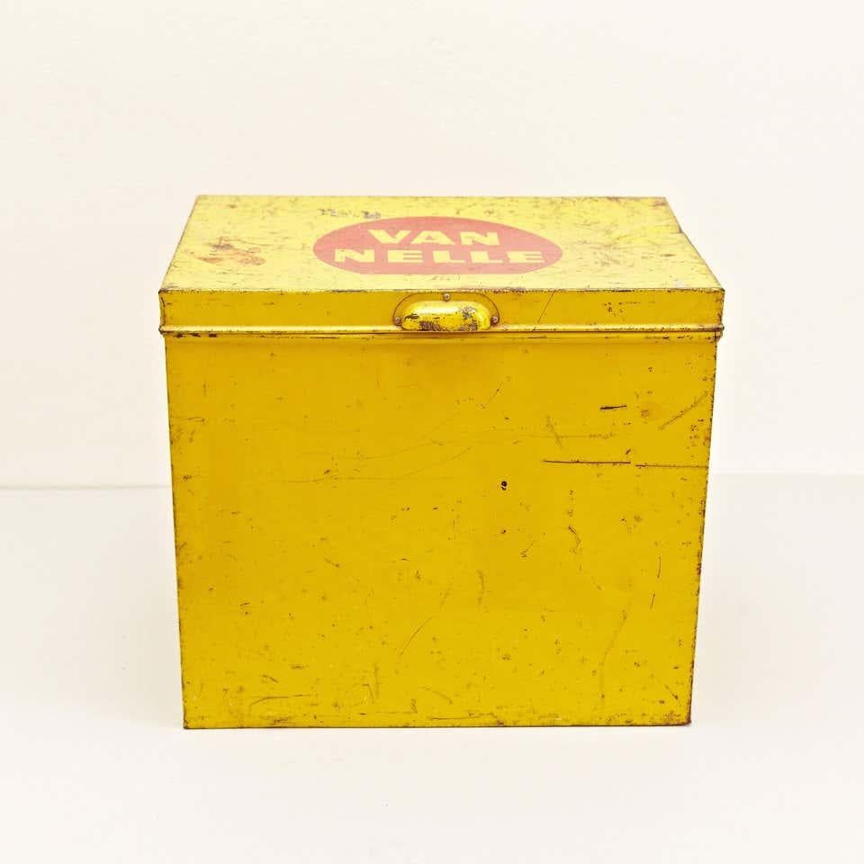 Tea box designed by Jacques Jongert circa 1930 in ' De Stijl ' design manufactured for Van Nelle in Netherland.

Metal, painted in color

In good original condition, with minor wear consistent with age and use, preserving a beautiful patina.