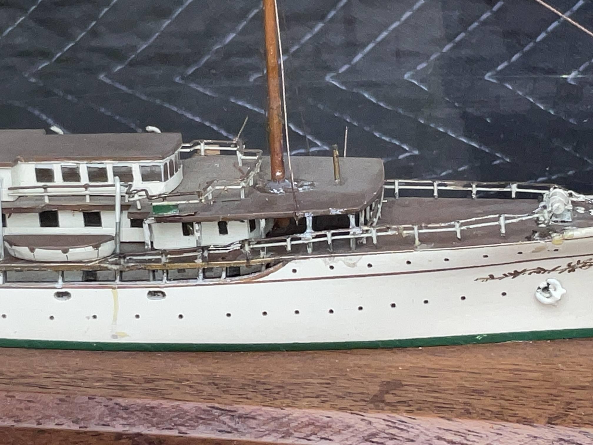 Metà XX secolo Modello Van Ryper dello yacht a vapore Corsair in vendita
