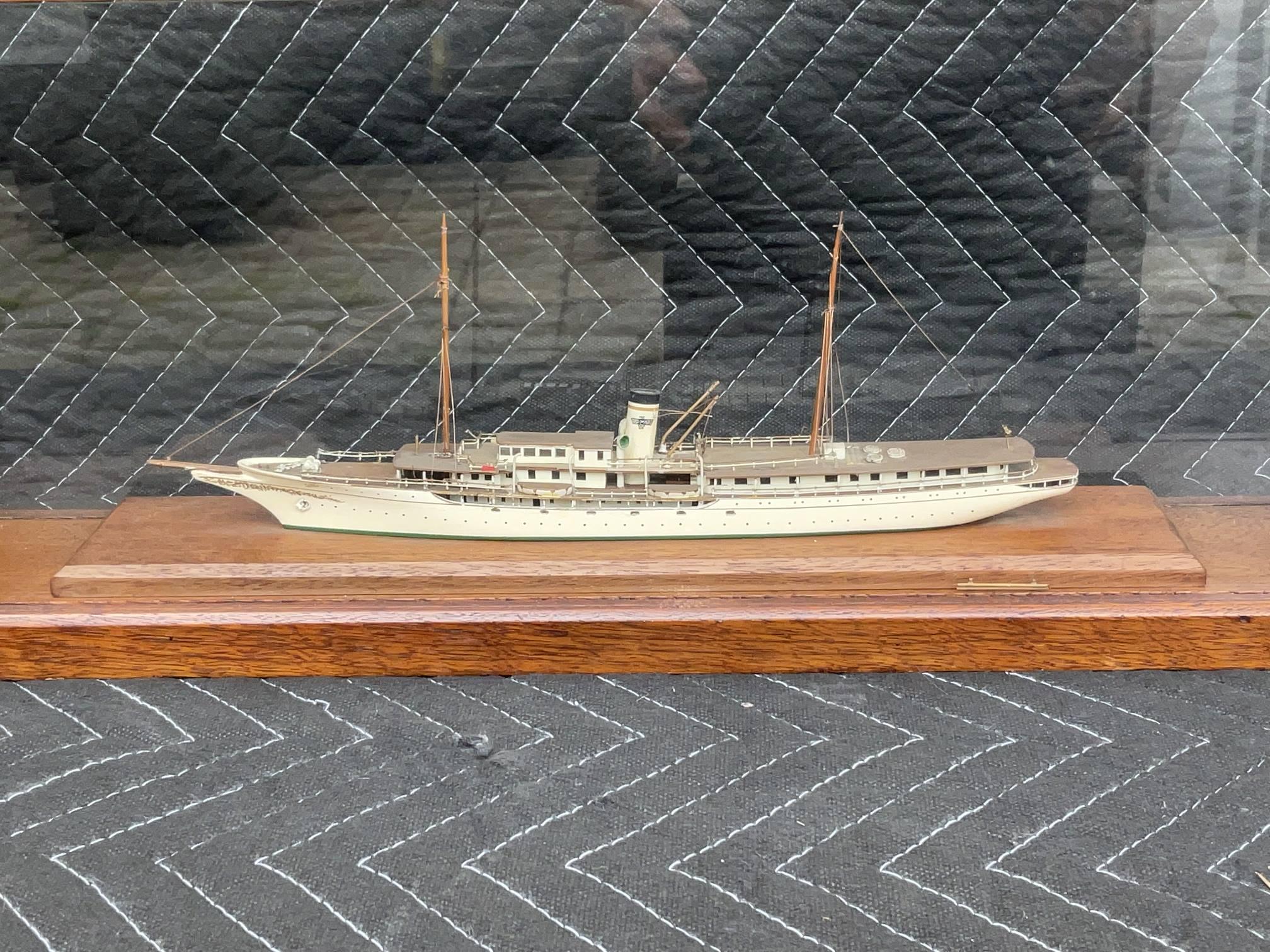 Modello Van Ryper dello yacht a vapore Corsair in vendita 3