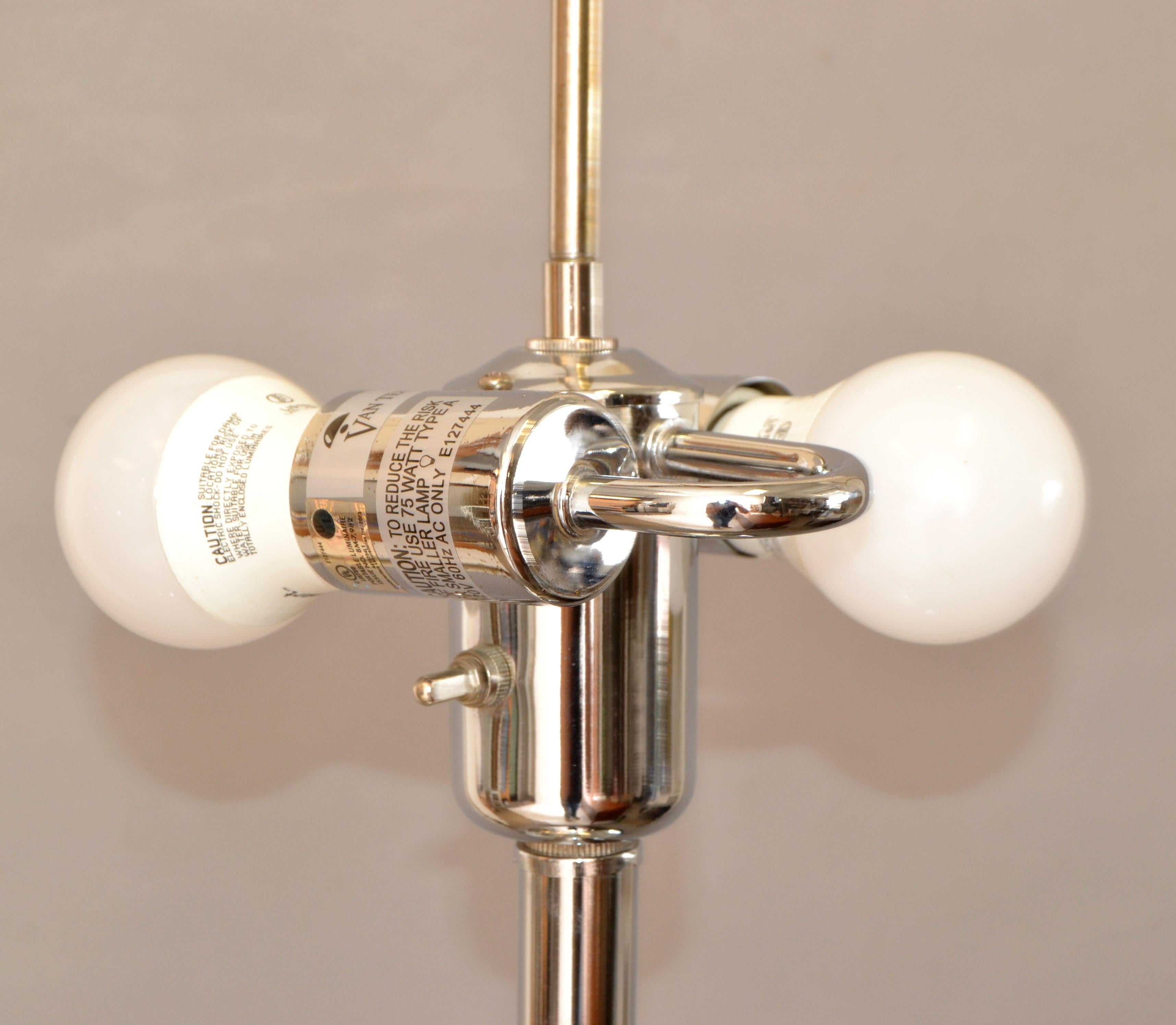Van Teal Moderne 2-Licht-Chrom-Kugel-Stehlampe, Silber, schwarzer Schirm 80 im Angebot 1