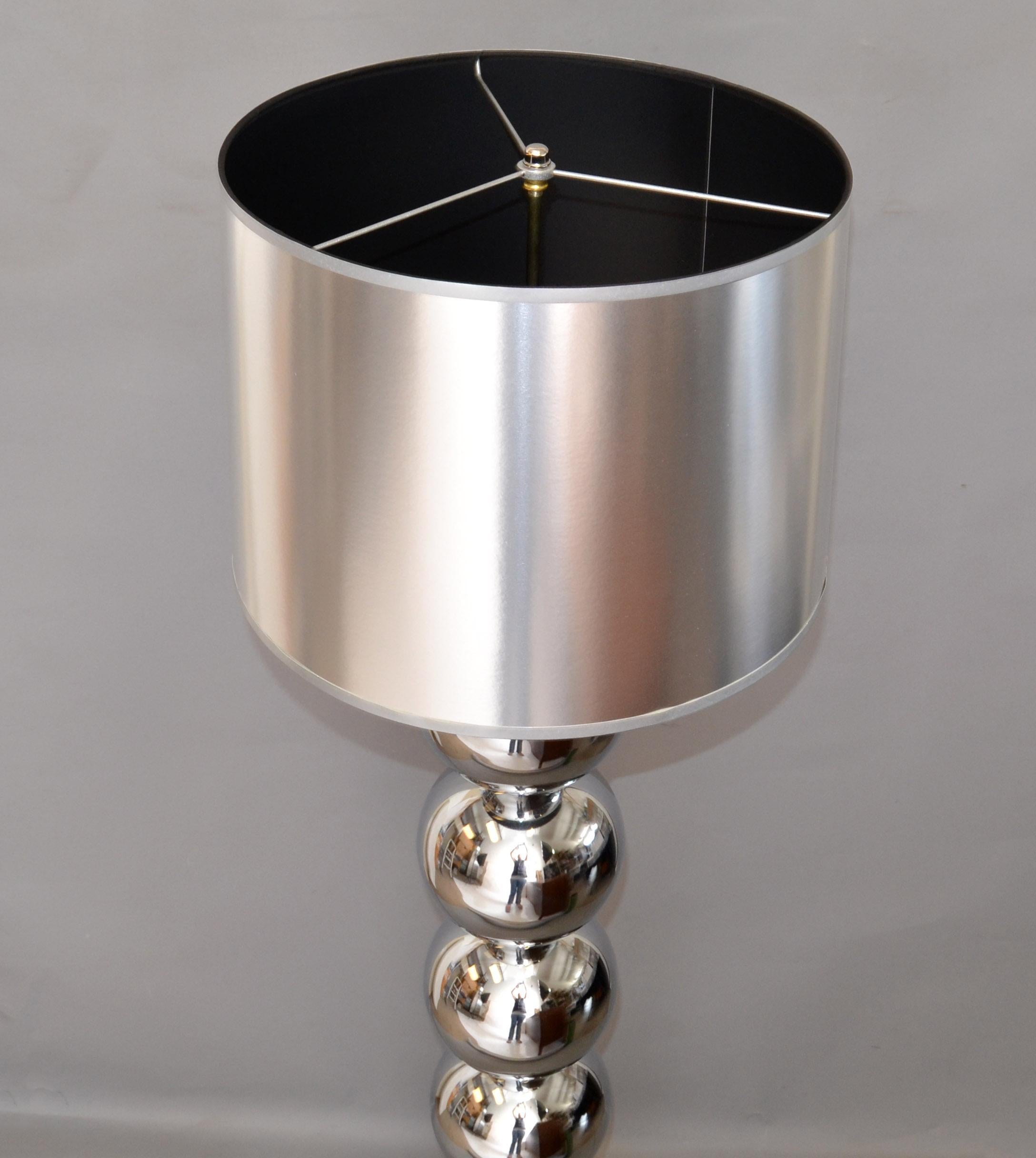 Van Teal Moderne 2-Licht-Chrom-Kugel-Stehlampe, Silber, schwarzer Schirm 80 im Angebot 2