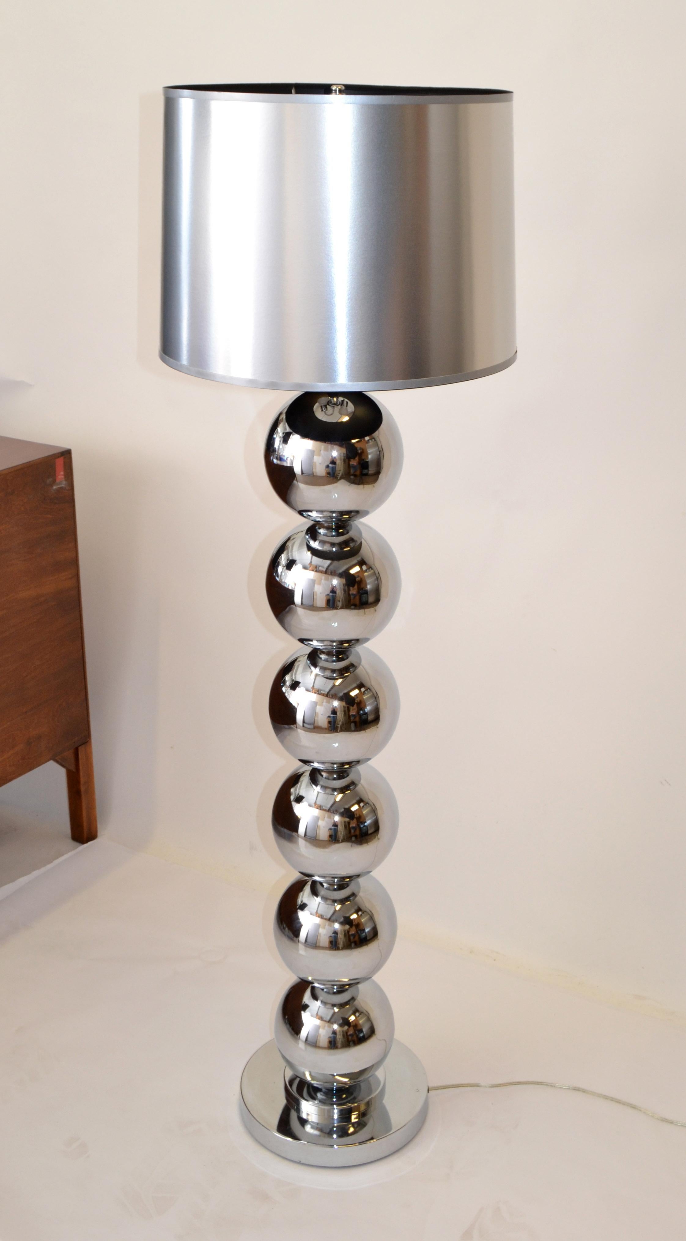 Van Teal Mid-Century Modern 2 Light Chrome Ball Floor Lamp Silver Black Shade 80 In Good Condition For Sale In Miami, FL