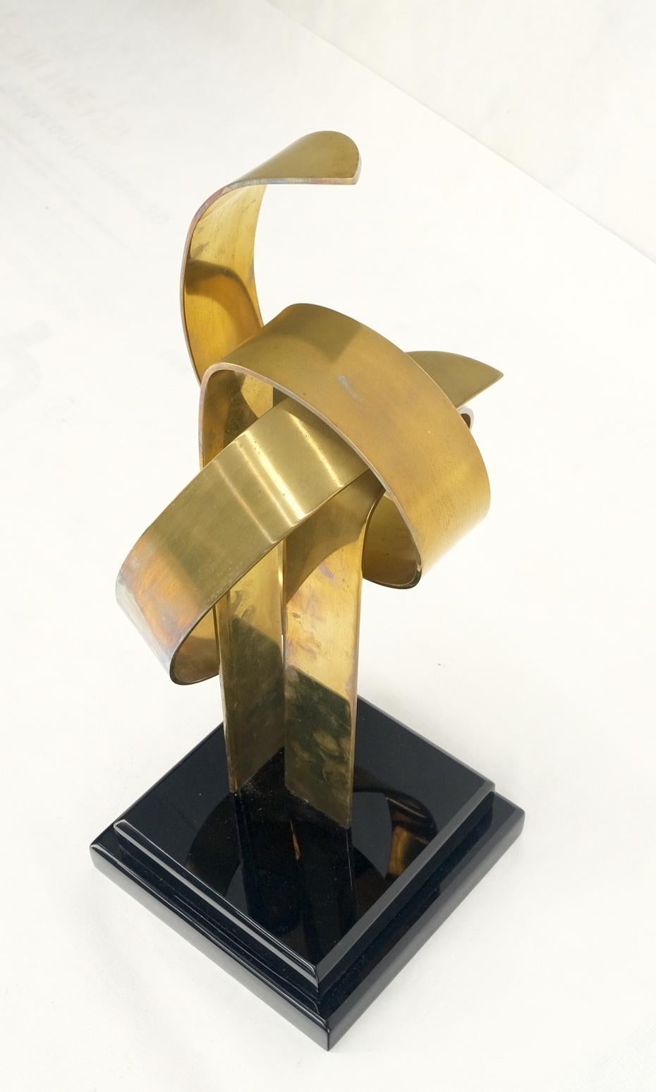 Van Teal Mid-Century Modern Brass Ribbon Abstract Sculpture on Black Square Base For Sale 5