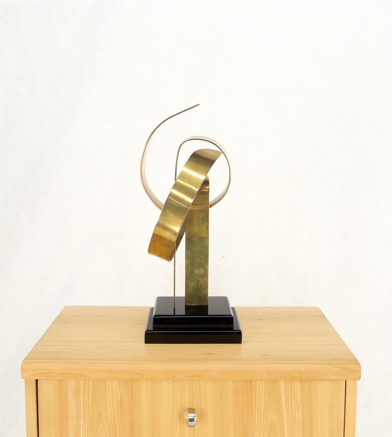 Van Teal Mid-Century Modern Brass Ribbon Abstract Sculpture on Black Square Base For Sale 6