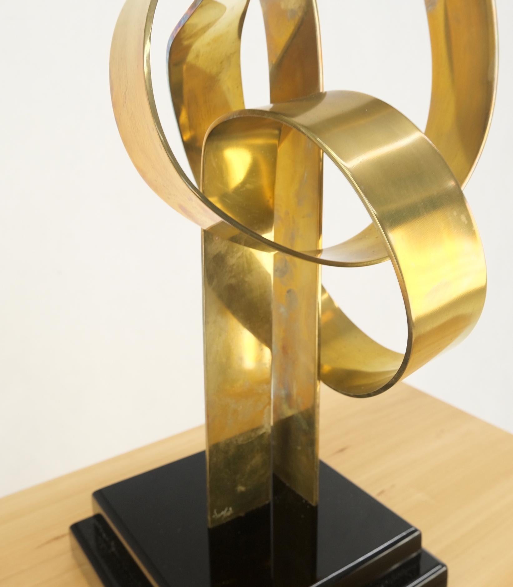 Van Teal Mid-Century Modern Brass Ribbon Abstract Sculpture on Black Square Base For Sale 1