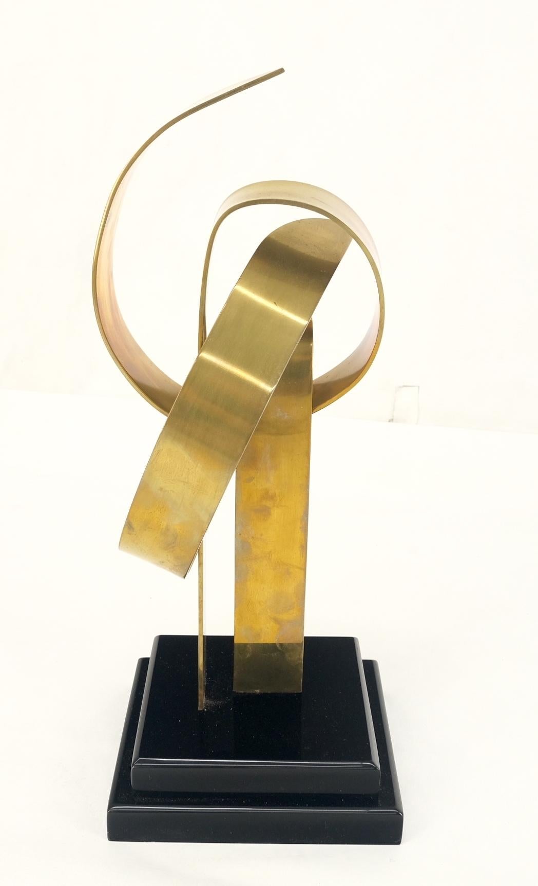 Van Teal Mid-Century Modern Brass Ribbon Abstract Sculpture on Black Square Base For Sale 3