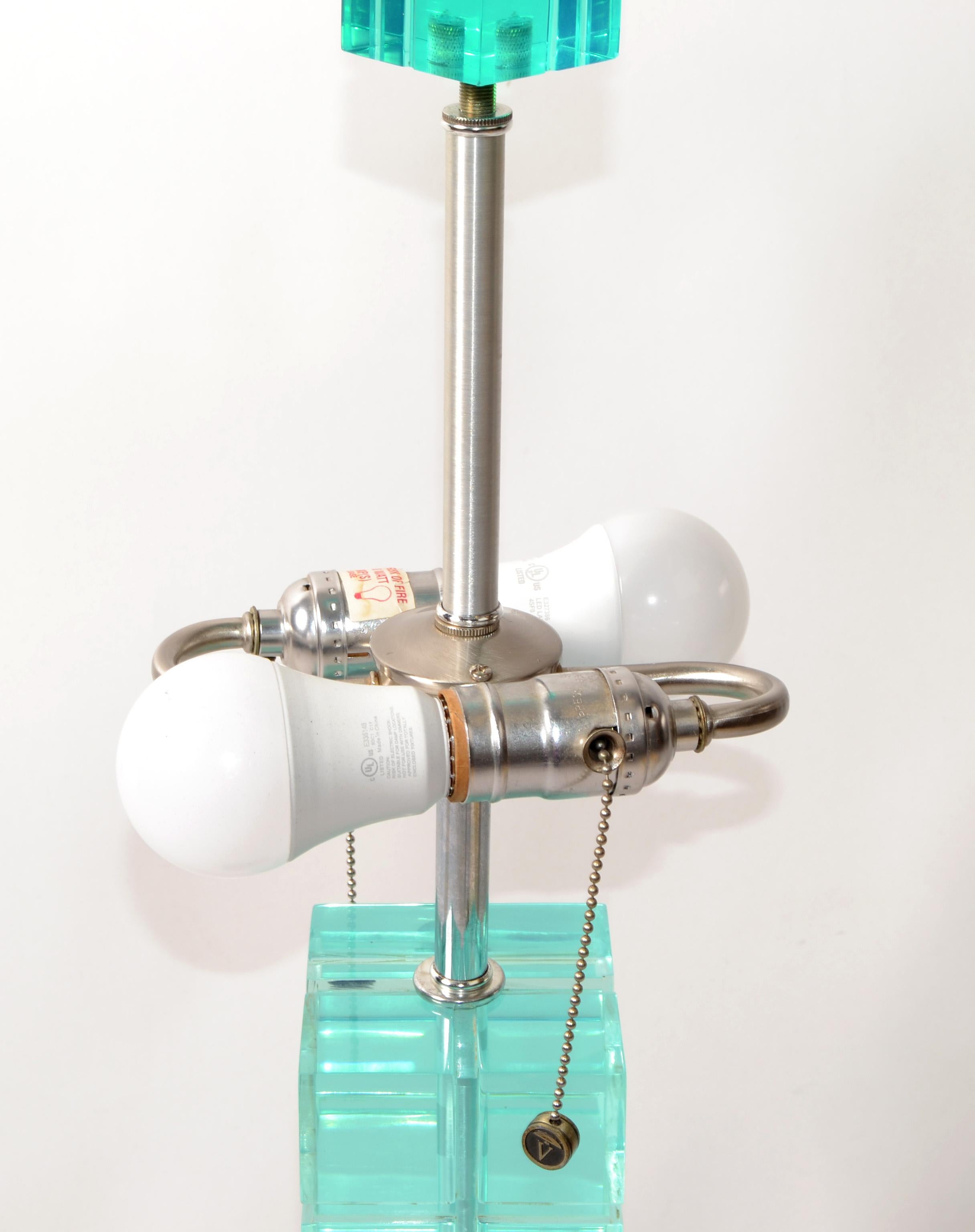 Linen Van Teal Mid-Century Modern Emerald Green Lucite Chrome Table Lamp Beige Shade For Sale