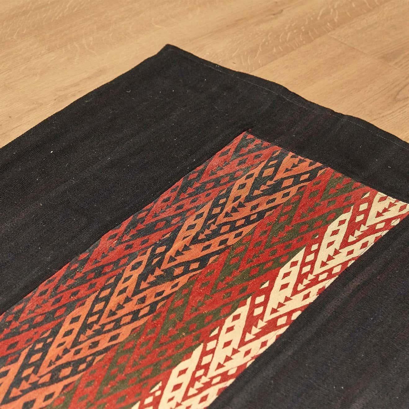 Van Turkey Hand Knotted Wool Red Green Blue Black Rug In Good Condition For Sale In Barcelona, Barcelona