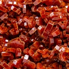 Ammasso di cristalli di vanadinite su matrice - Da Mibladen, montagne dell'Atlante, Marocco