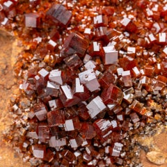 Cluster de cristaux Vanadinite sur matrice - De Mibladen, montagnes de l'Atlas, Maroc