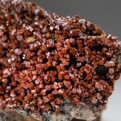 Cluster de cristaux Vanadinite sur matrice - De Mibladen, montagnes de l'Atlas, Maroc