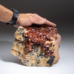 Ammasso di cristalli di vanadinite con matrice di barite da Mibladen, Marocco