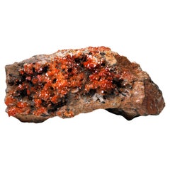Vanadinita sobre Barita De Marruecos - 2.11 Lb.