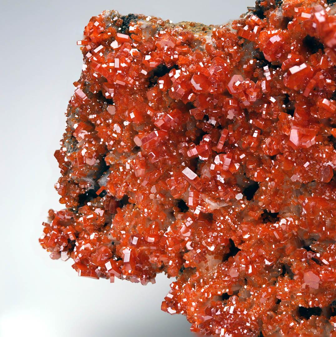 Vanadinite su barite dal Marocco - 4,1 Lb. In condizioni Nuovo in vendita a New York, NY