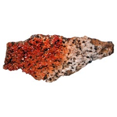 Vanadinita sobre Barita De Marruecos - 4.1 Lb.